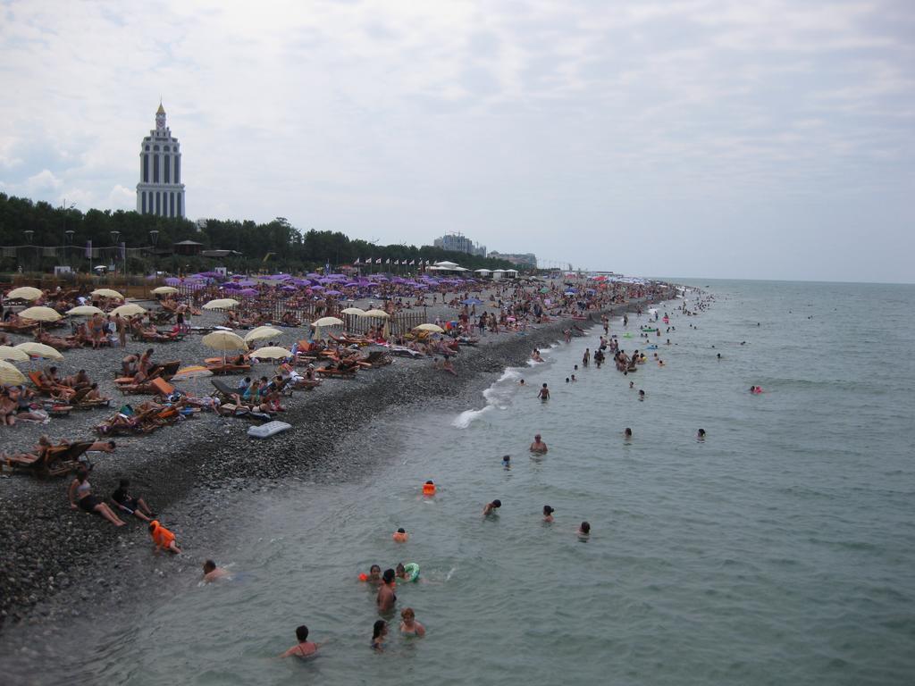 Nellie'S Apartment Batumi Bagian luar foto