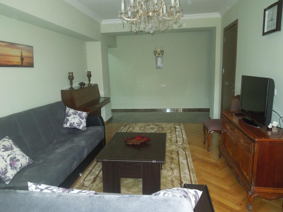 Nellie'S Apartment Batumi Bagian luar foto